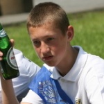 Подросток с пивом
