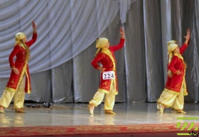 Узбекский танец в исполнении клуба «Бахор»